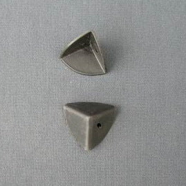 Coins de boîtes en plastique