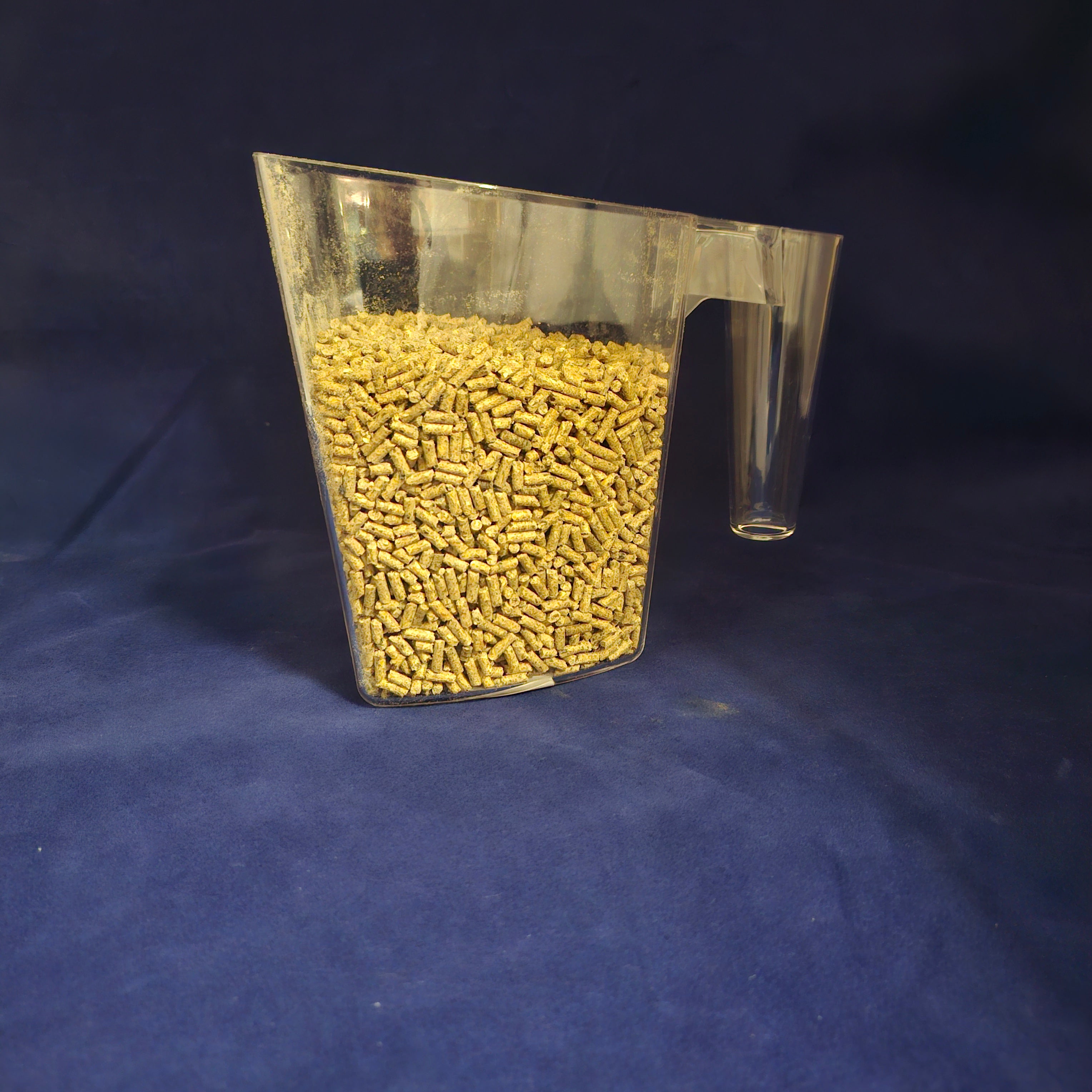 Measuring cup / feed scoop 2kg clear
