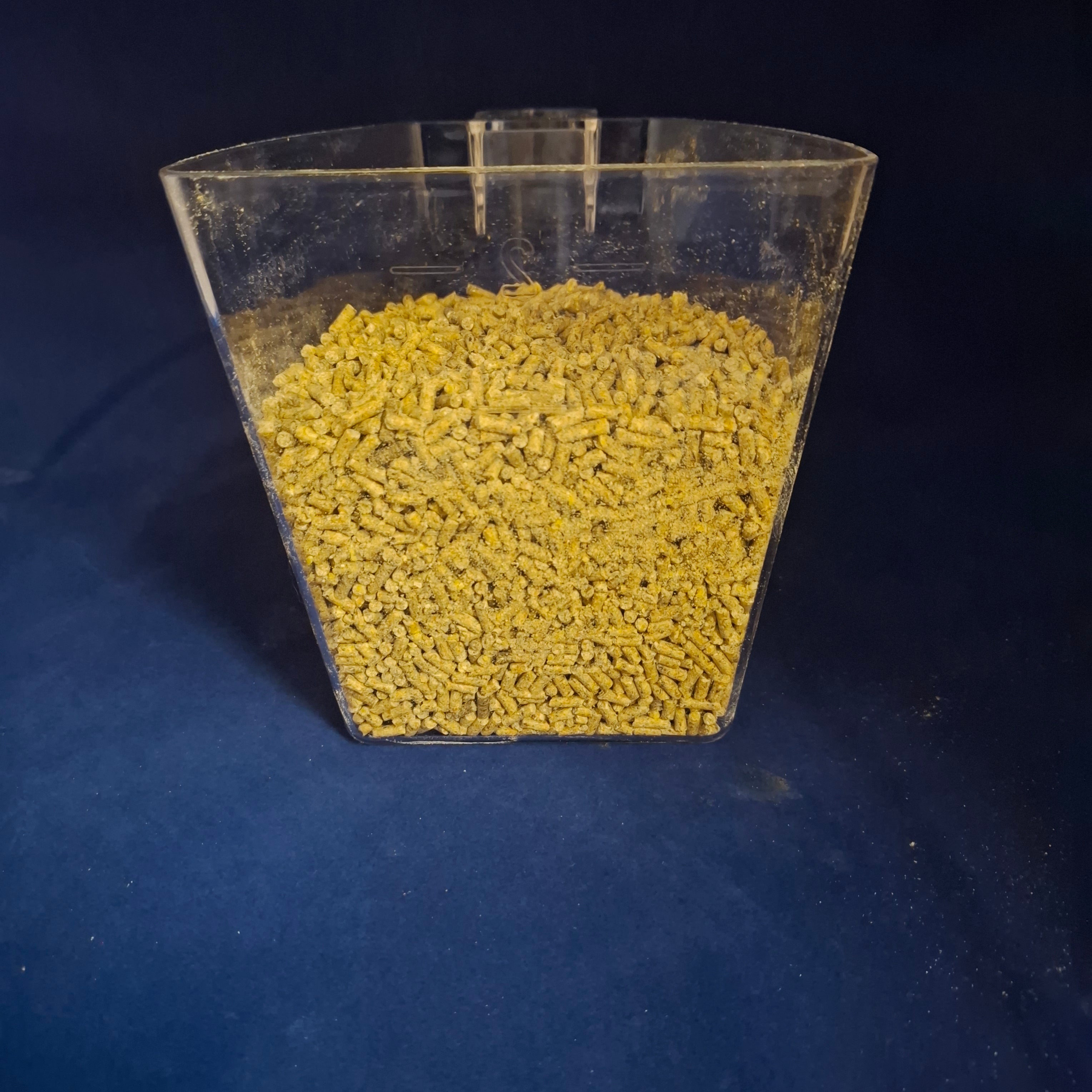 Measuring cup / feed scoop 2kg clear 